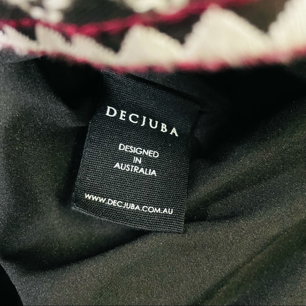Decjuba. Geometric Embroidered Mini Skirt. Size 10 - Picture 7 of 8